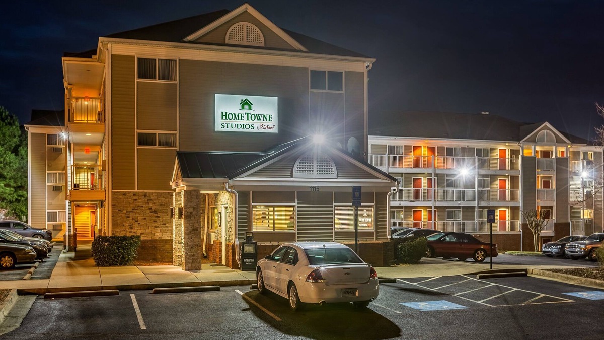 Gainesville Hotel | HomeTowne Studios By Red Roof Gainesville, GA