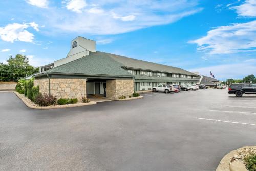 Florence Hotel | HomeTowne Studios by Red Roof Florence, KY-Cincinnati Airport