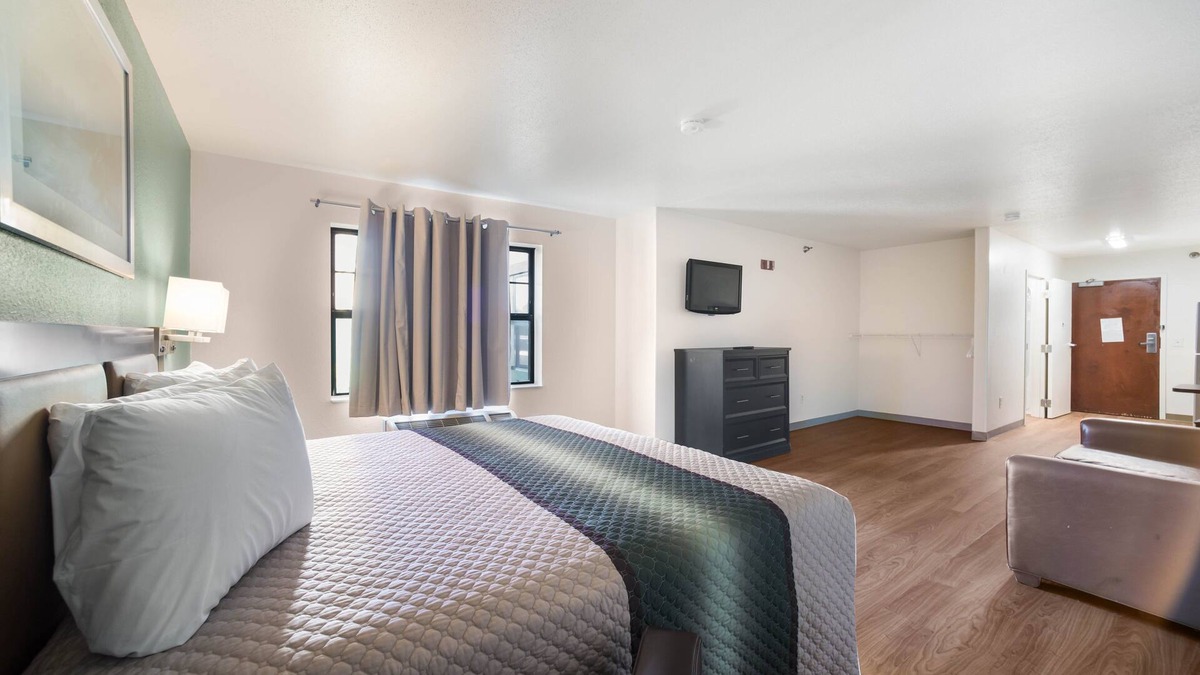 Airport Township Hotel | HomeTowne Studios by Red Roof St. Louis - Airport/N Lindbergh