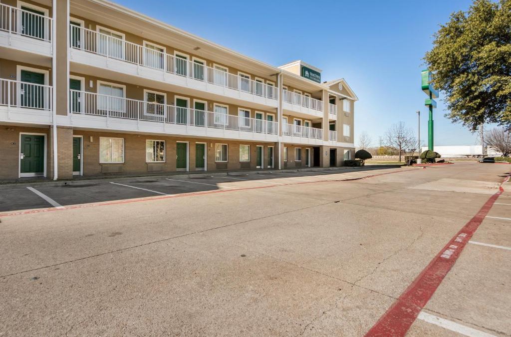 Mesquite Hotel | HomeTowne Studios by Red Roof Dallas - Mesquite