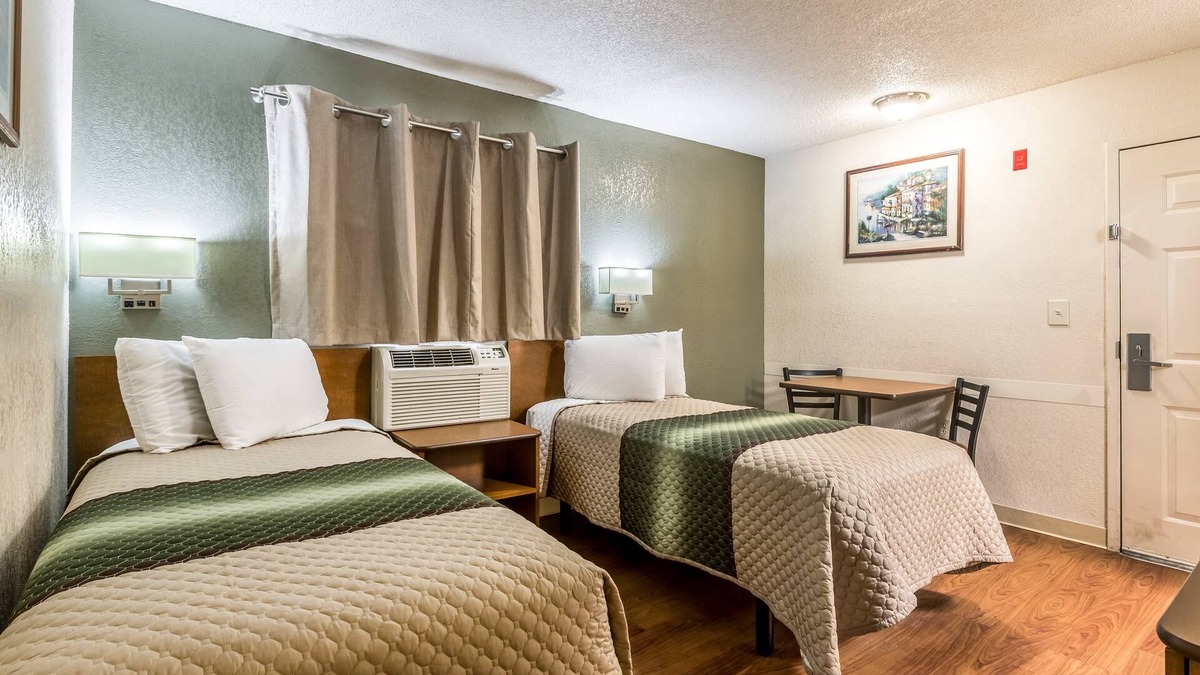 Mesquite Hotel | HomeTowne Studios by Red Roof Dallas - Mesquite