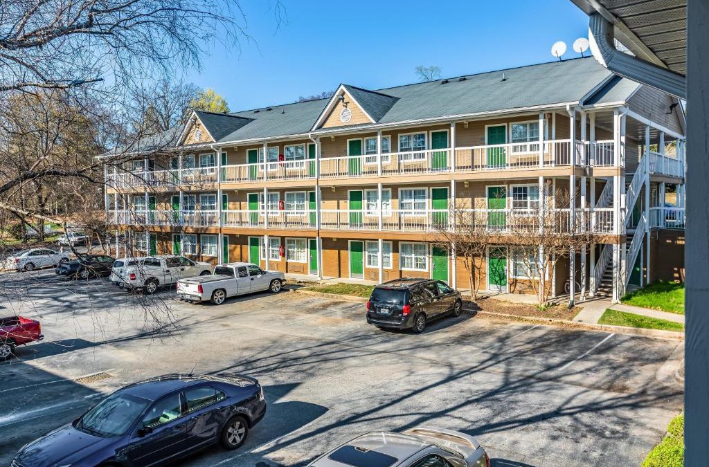 Norcross Hotel | HomeTowne Studios by Red Roof Atlanta NE - Downtown Norcross