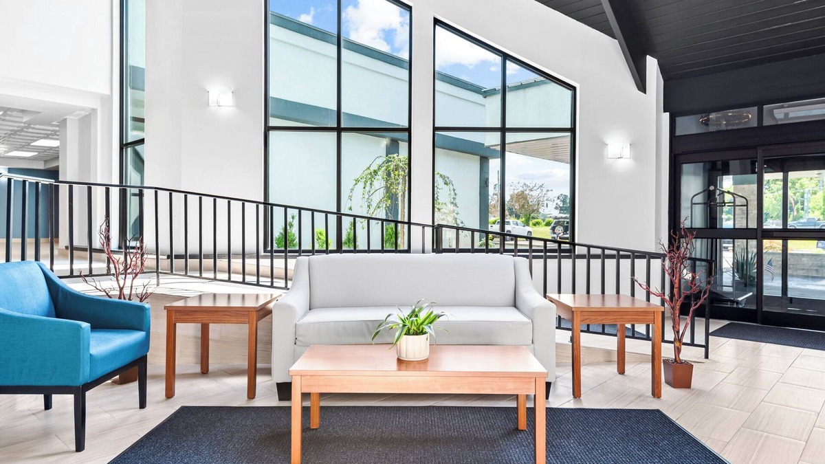 Cortland Hotel | HomeTowne Studios by Red Roof & Conference Center Cortland