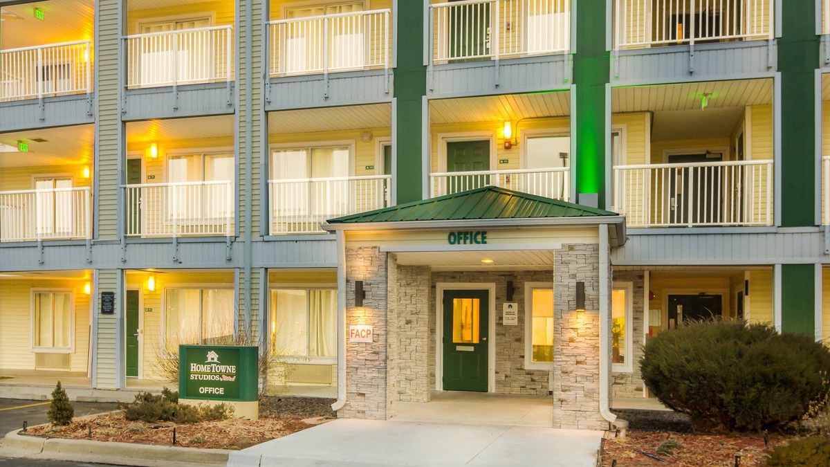 Sulphur Hotel | HomeTowne Studios by Red Roof Lake Charles - Sulphur