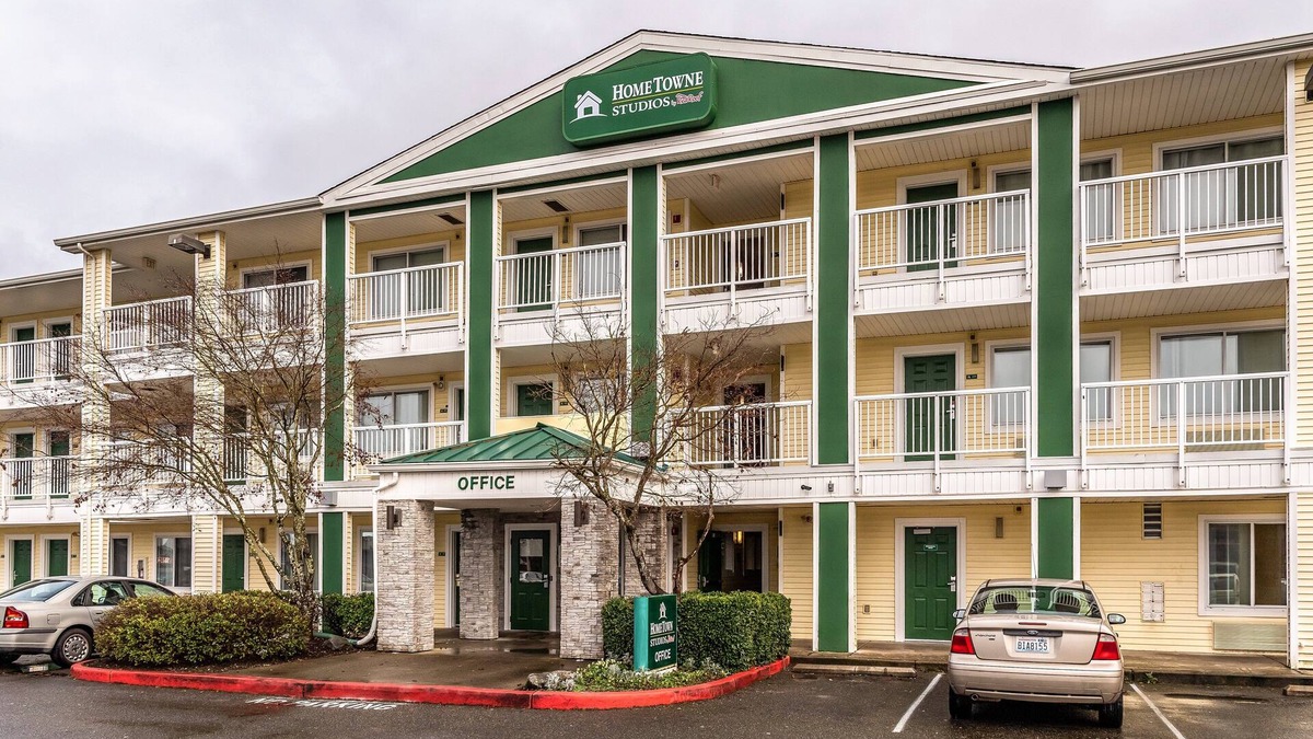 South End Hotel | HomeTowne Studios by Red Roof Tacoma - Hosmer