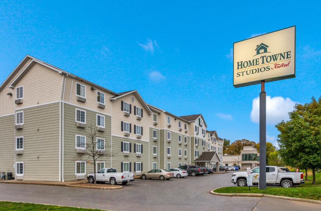 Columbus Hotel | HomeTowne Studios by Red Roof Columbus