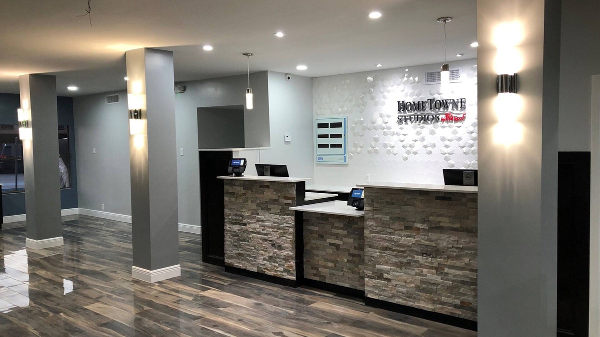 Arena District Hotel | HomeTowne Studios San Antonio E - Frost Bank Center