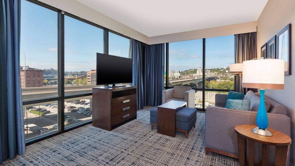 Downtown Pittsburgh Hotel | Homewood Suites by Hilton Pittsburgh Downtown