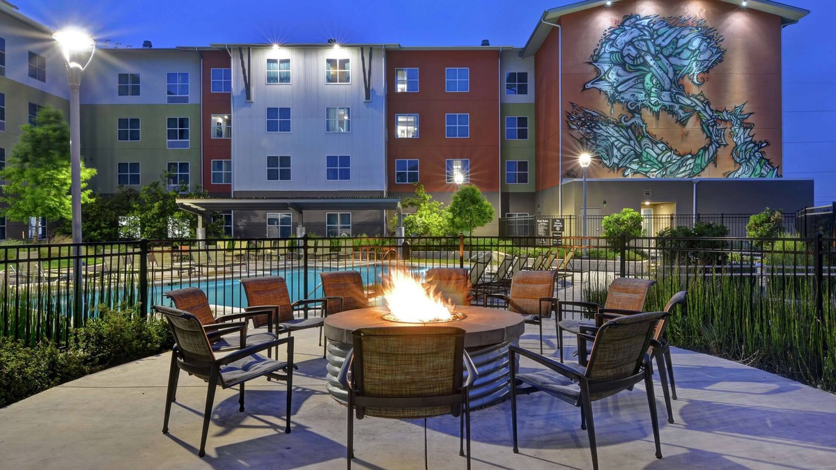 McNeil Hotel | Homewood Suites by Hilton TechRidge Parmer @ I-35