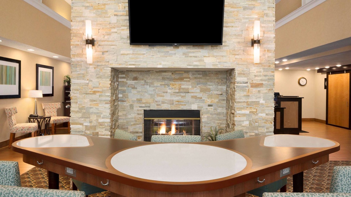 Maumee Hotel | Homewood Suites Toledo Maumee