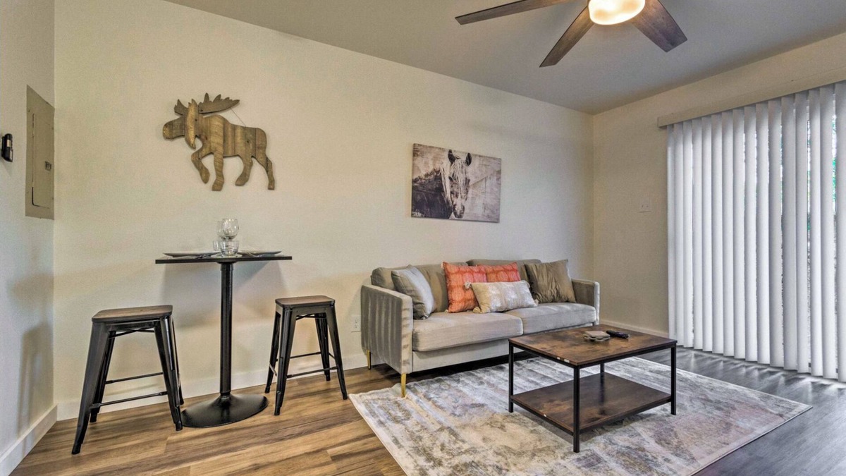 Capital View Apartment | Homey 2BR Queen Beds in Little Rock! Ideal Location with AC, WIFI