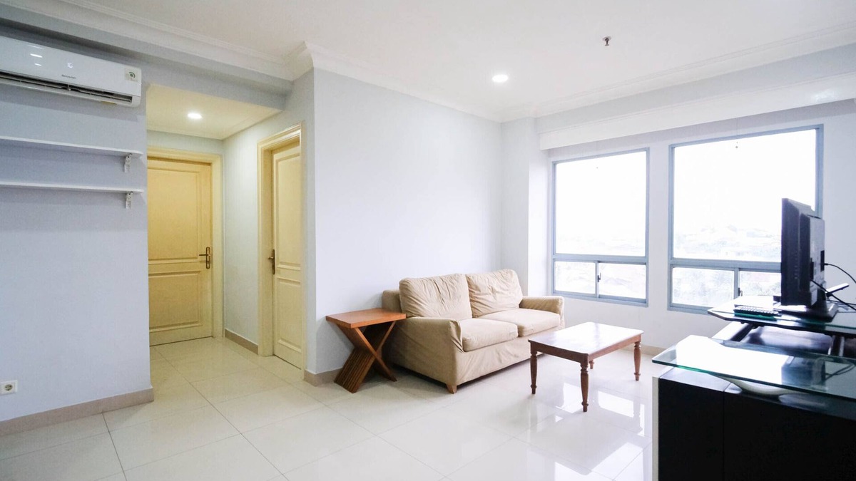 Suko Manunggal Apartment | Homey 2Br With Extra Room At Taman Beverly Apartment