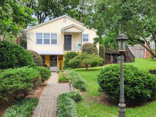 Earlewood House | Homey 4BR in Earlewood