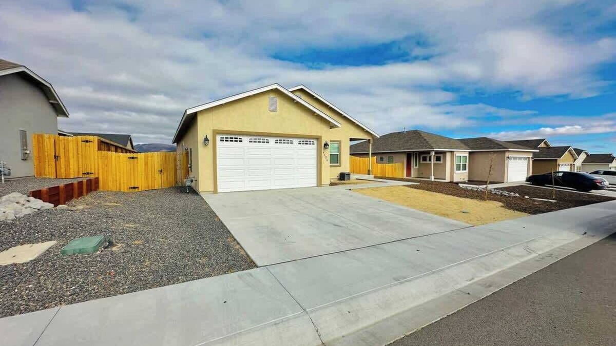 Fernley House | Homey,8beds,3TVs,14 Guests