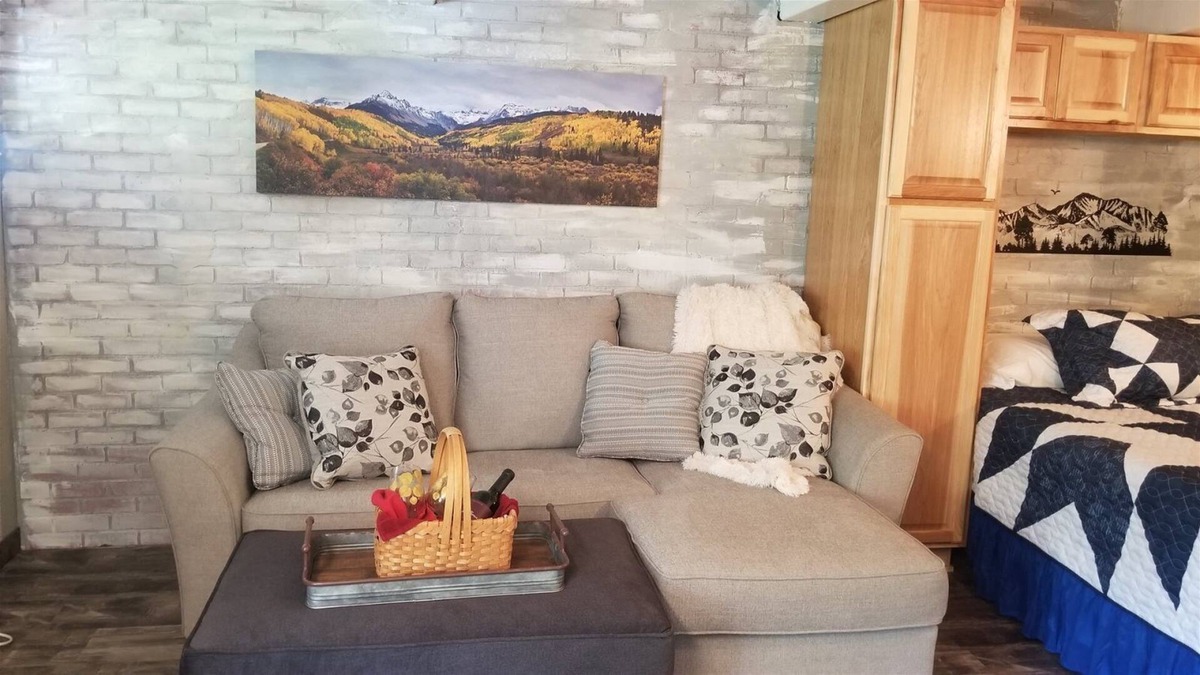 Glenwood Springs Condo | Homey and cozy with a large table for great feasts or epic card games.