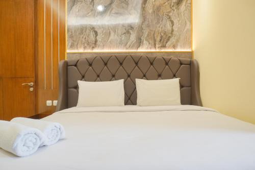 Mampang Prapatan Apartment | Homey and Spacious 2BR at Samara Suites Apartment By Travelio