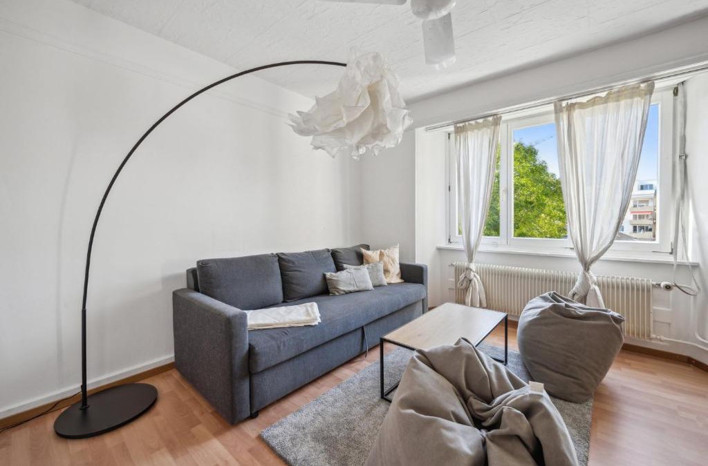Seebach Apartment | Homey Comfort in Oerlikon