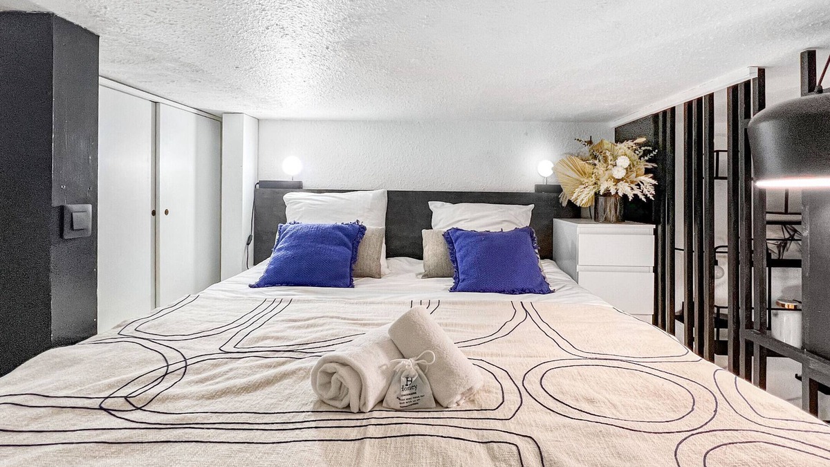 Ambilly Apartment | Homey Deesse - Downtown/Free Netflix and Wifi