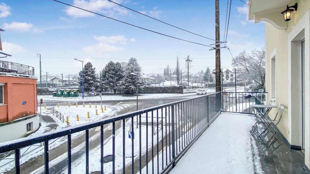 La Roche-sur-Foron Apartment | Homey Friendly - Near train station/Private patio