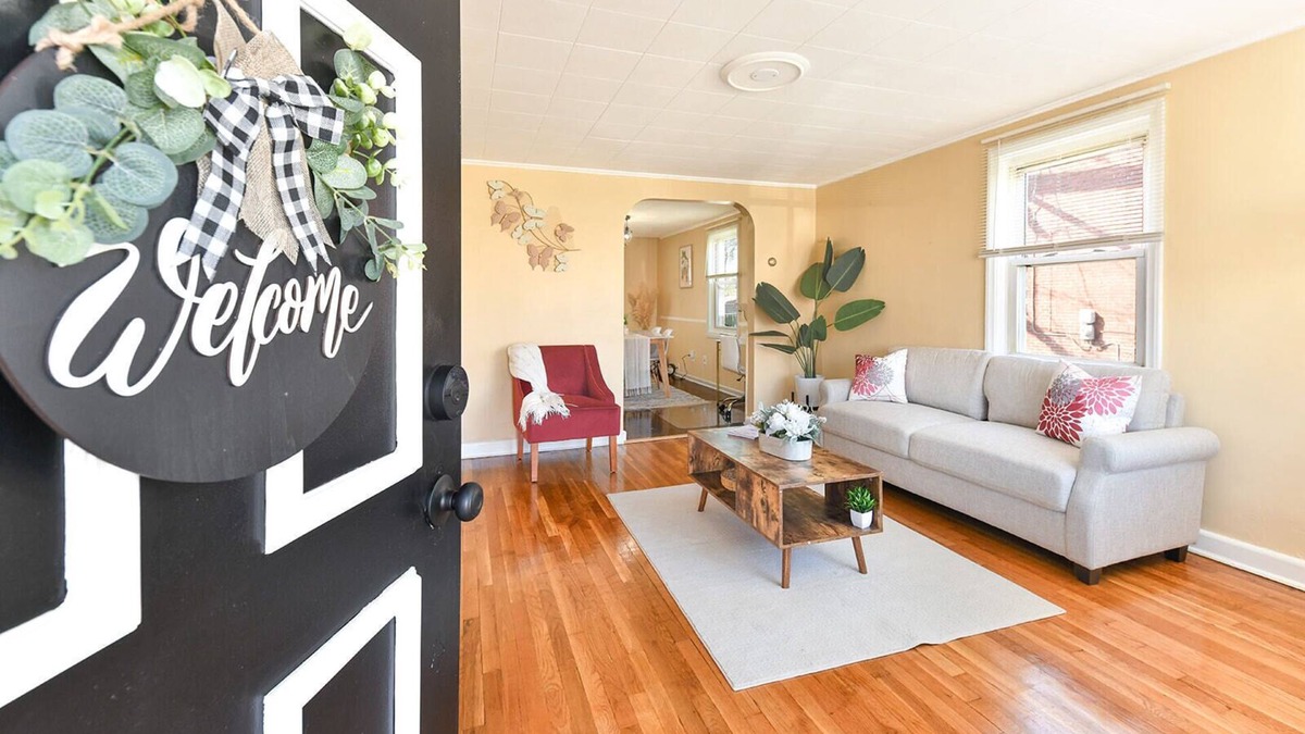 Violetville House | Homey Haven Baltimore - near airport, hospitals & downtown