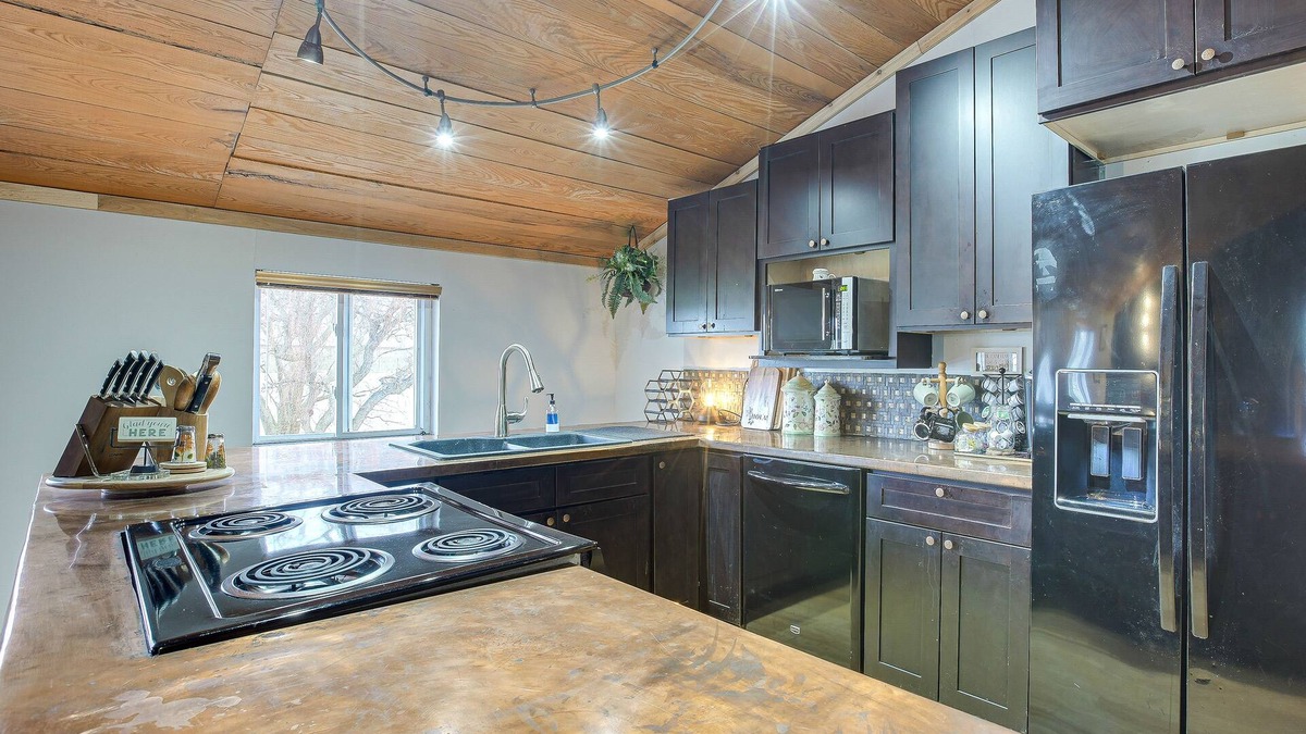 Galloway Cottage | Homey Ohio Getaway on Private 7-acre Farm!