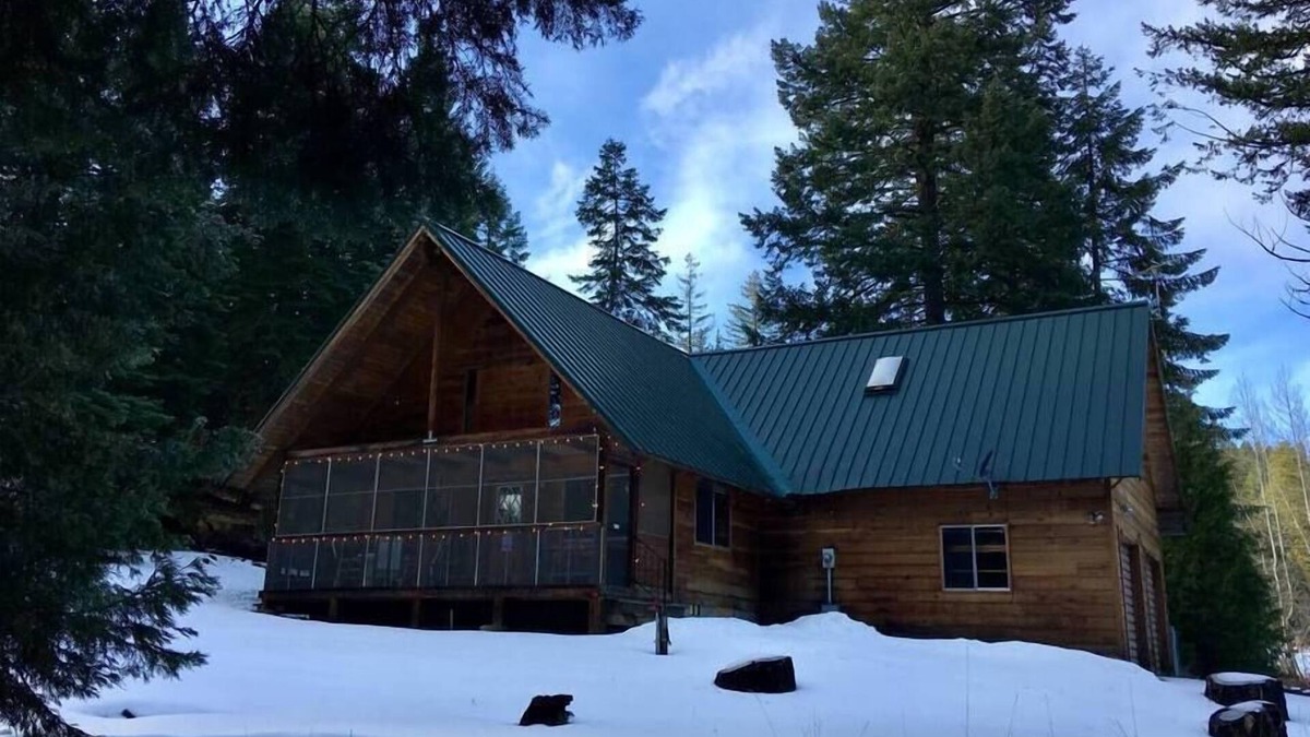 Ashland Cabin | Homey Rustic Cabin in the Cascades