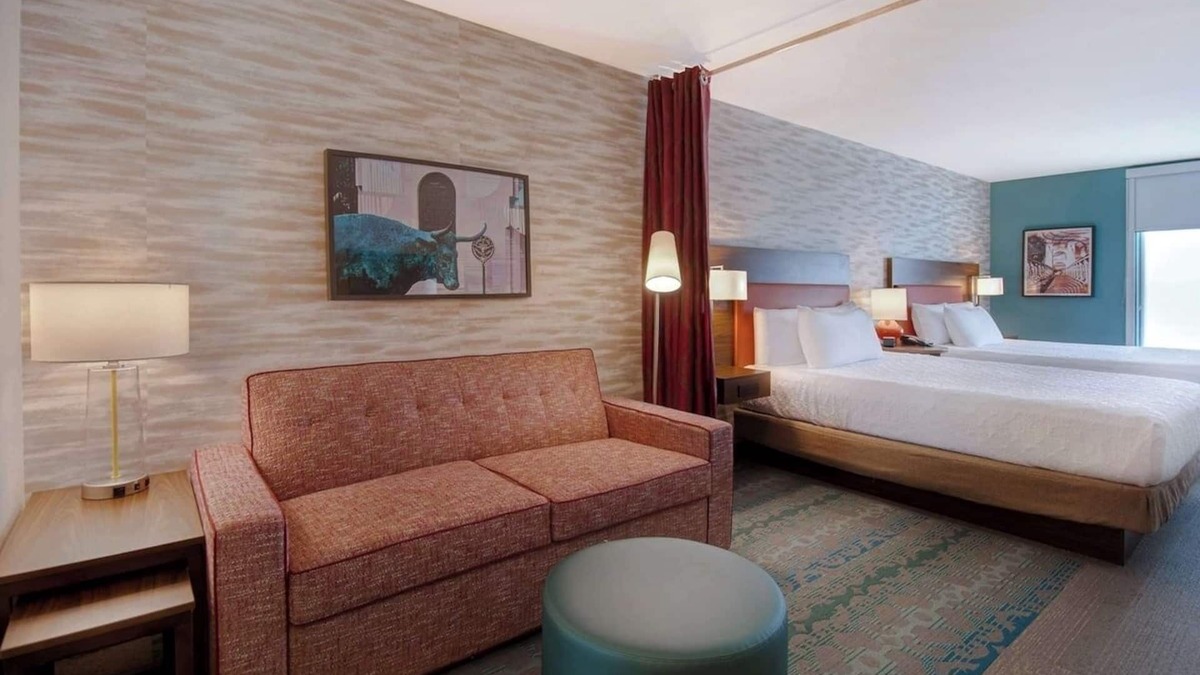 University Hotel | Homey Vibes: Suite w/Kitchen Near Texas Ranger Museum