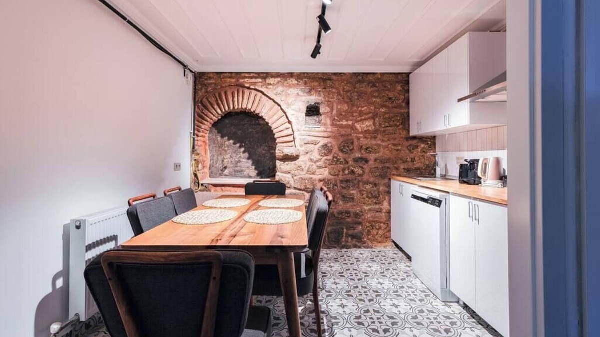 Sultanahmet House | Homie Suites 2br Townhouse in Old Town #SU18