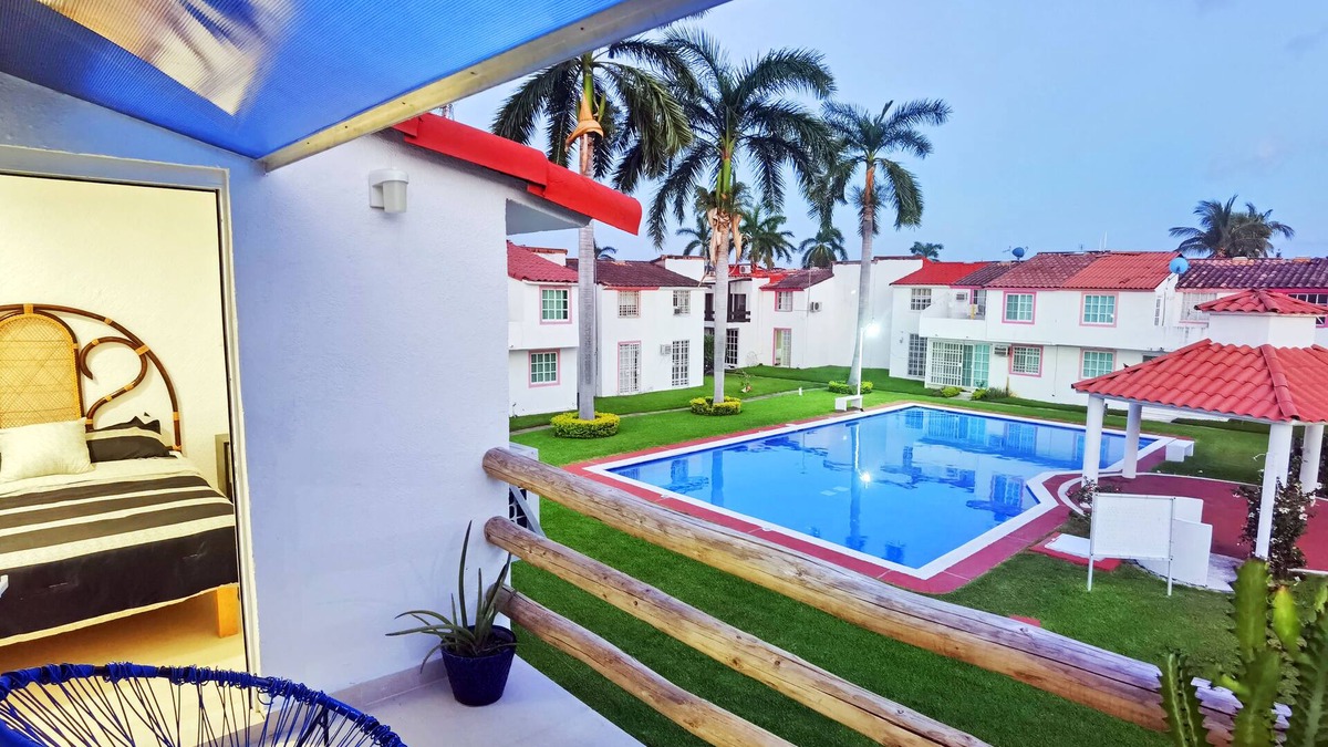 Granjas del Marques Villa | HominngBird