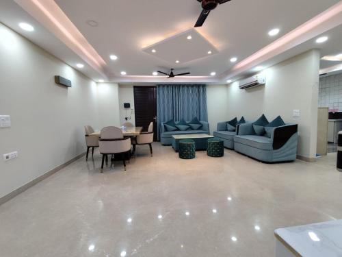 Dariyaganj Apartment | Homlee-Virasat 3BHK Flat Central DEL-Lift-Parking