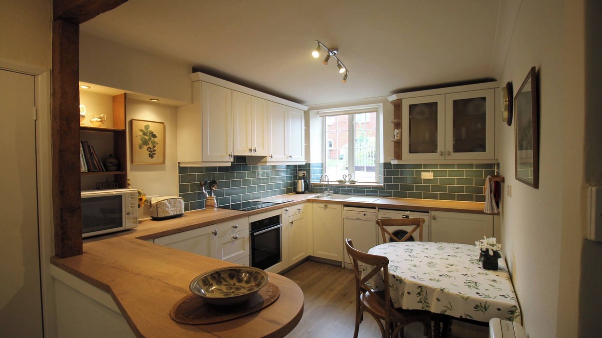Otterton Cottage | Homley Cottage in pretty Devon village, great location for walks & birdwatching!
