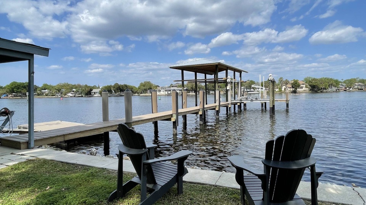 Homosassa House | Homosassa River Camp on the main Homosassa River