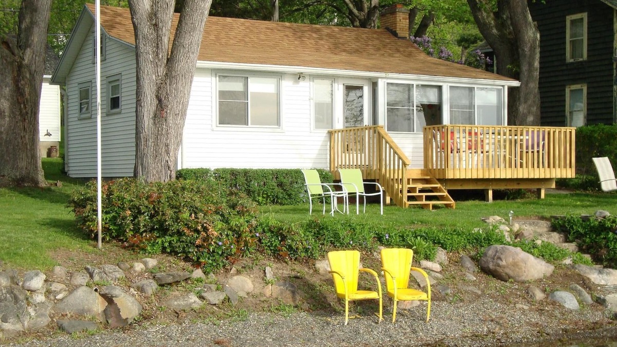 Honeoye Cottage | HONEOYE LAKE - A Cozy Lakefront Cottage