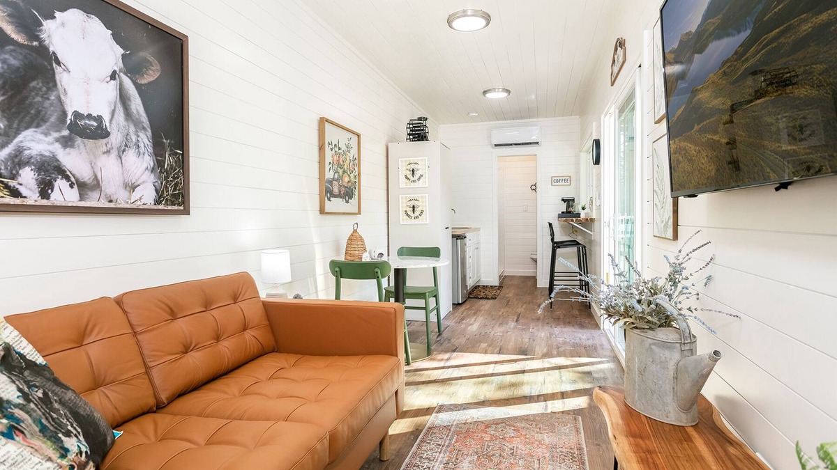 Fredericksburg Cottage | Honey at the Hive, 1/1 | Private Hot Tub | Gas Fire Pit | Cornhole