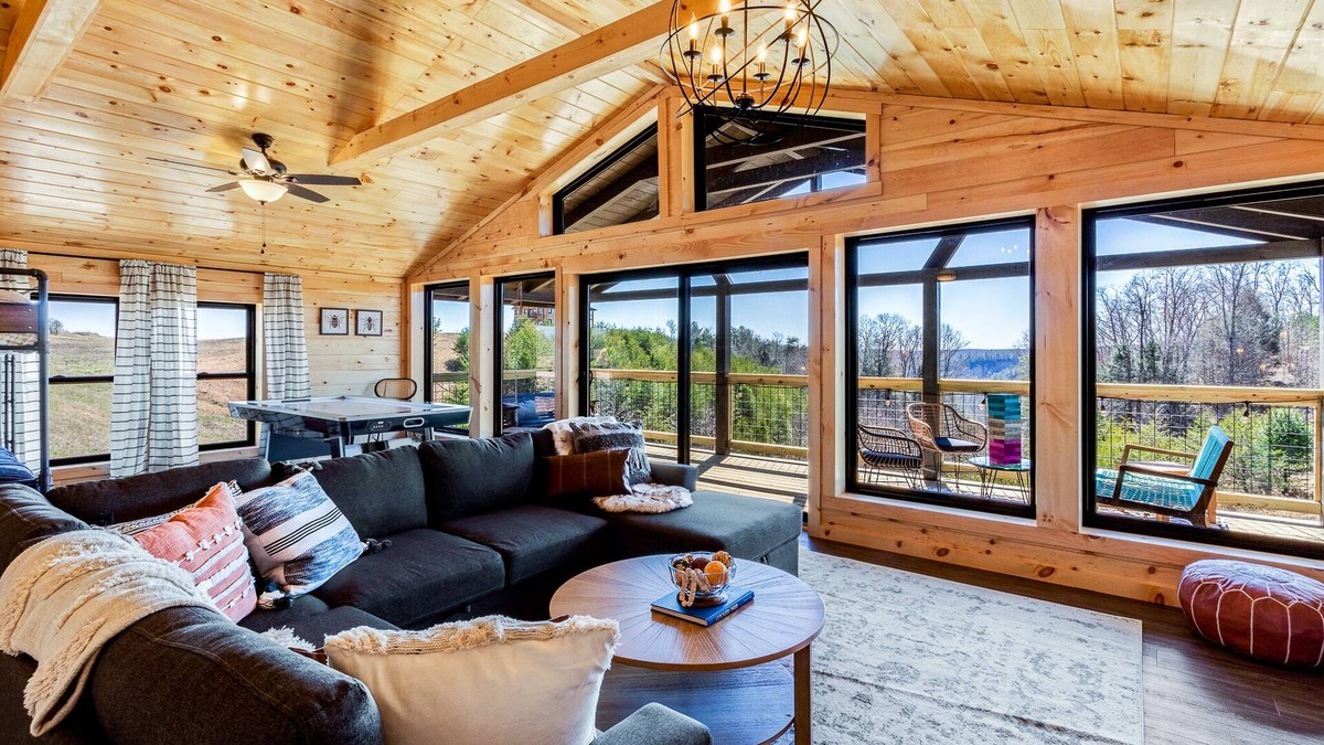 Rogers Cabin | Honey Bee Hideaway Luxury Cabin—Hot Tub & WiFi