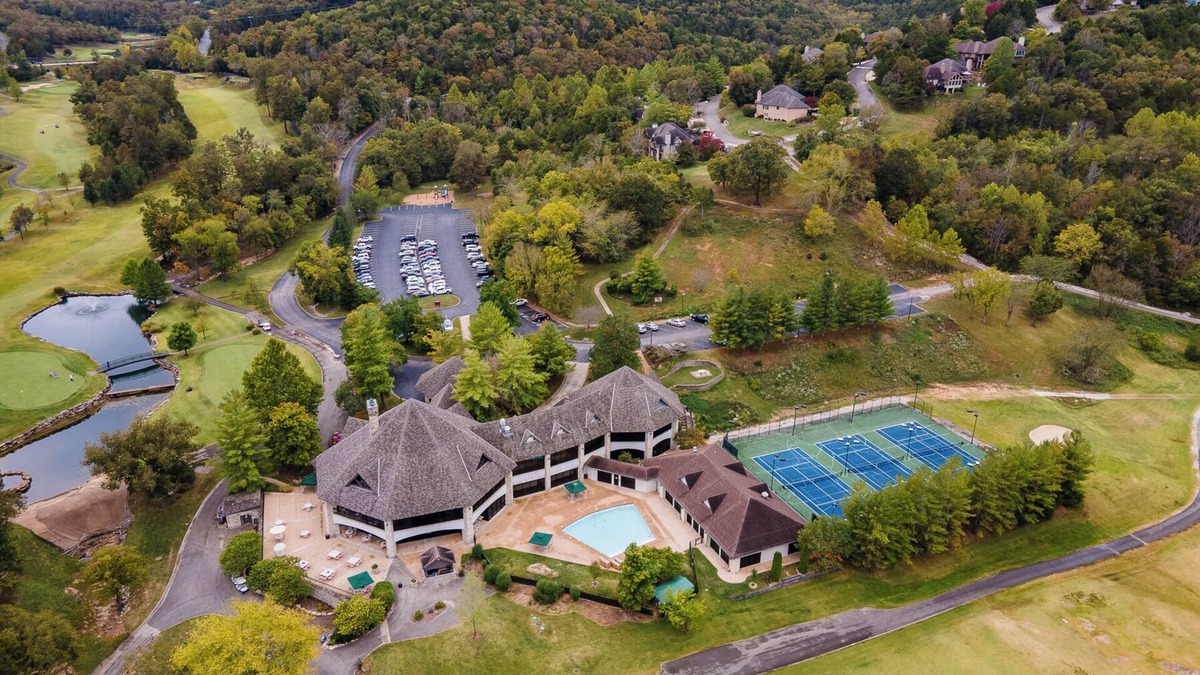 Branson West House | Honey Bee Inn w/Communal Amenities & More!