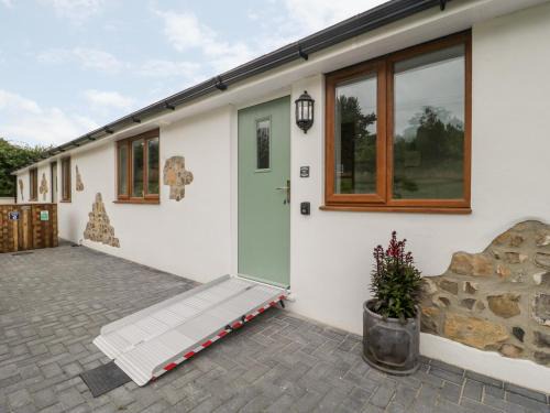 Axminster House | Honey Bee Retreat