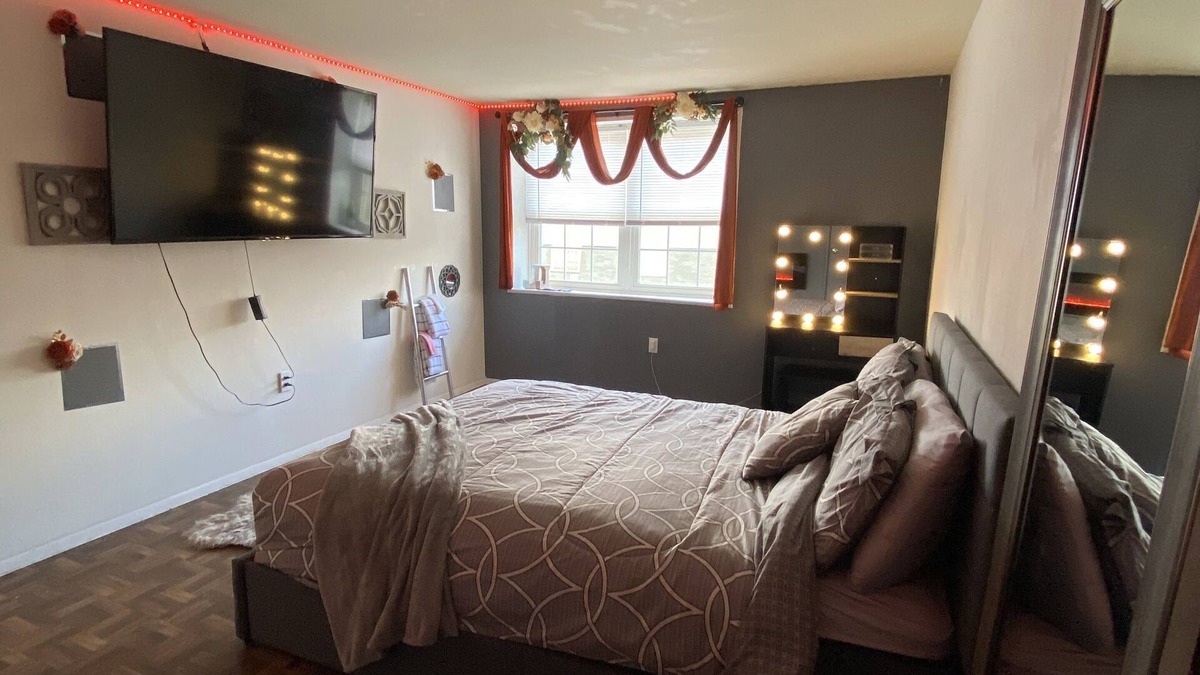 Hamilton Hills Apartment | Honey Comb Hideout 2BR Apt