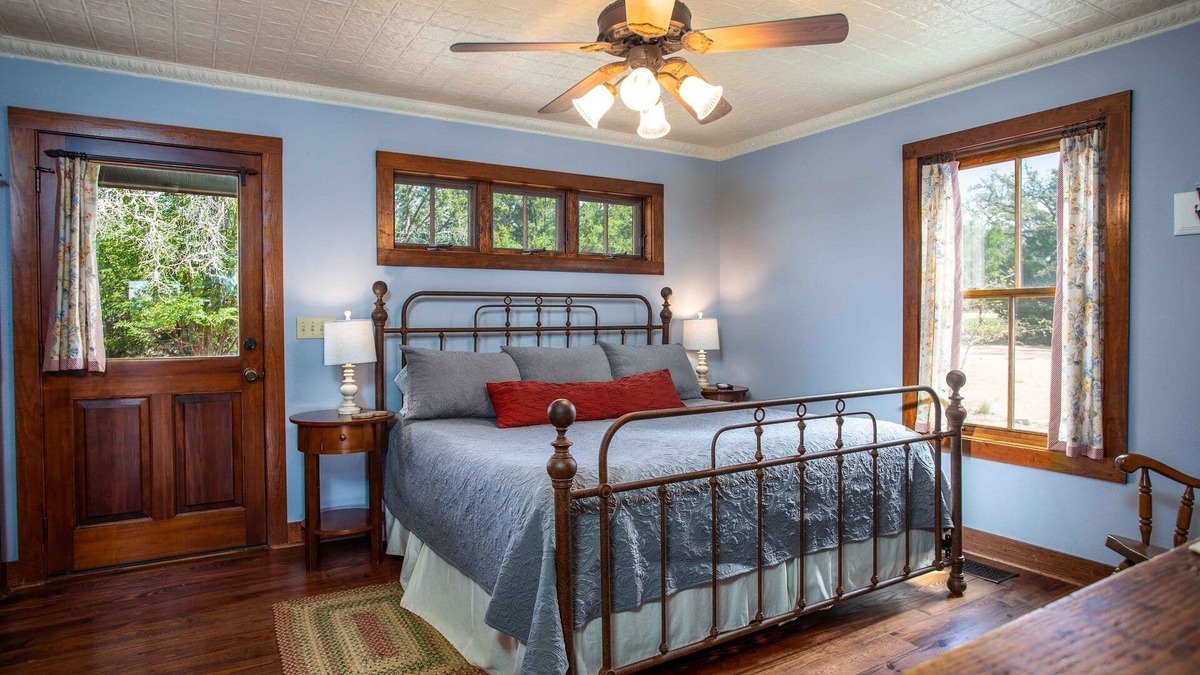 Fredericksburg Cottage | Honey Creek Cottage | Relax and Unwind in the Scenic Hill Country