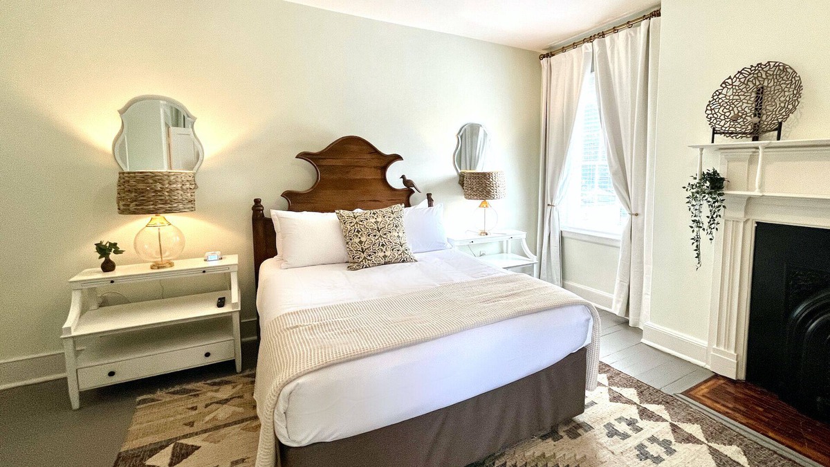 Chillicothe Bed & Breakfast | Honey Creek Room at The Willis-James