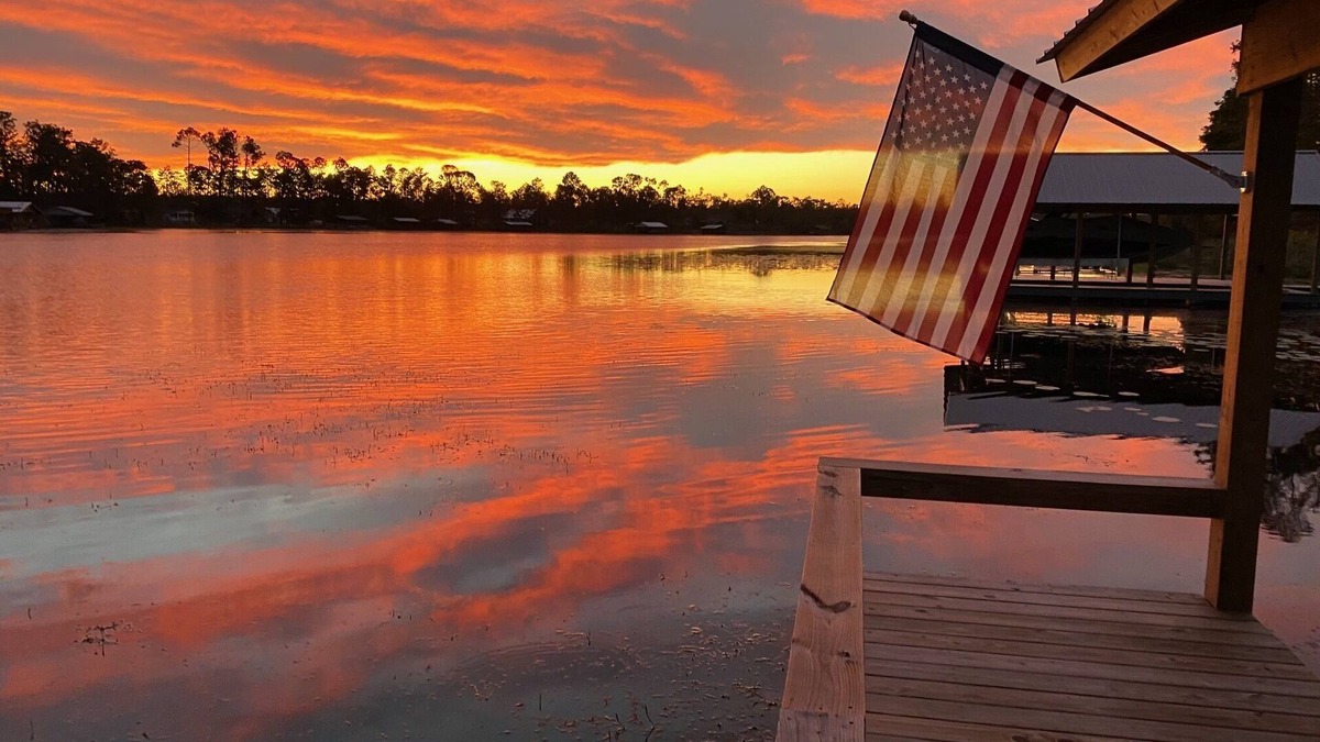 Donalsonville House | "Honey Hole on Lake Seminole" Lake front home with Boat Lift and Beautiful Views
