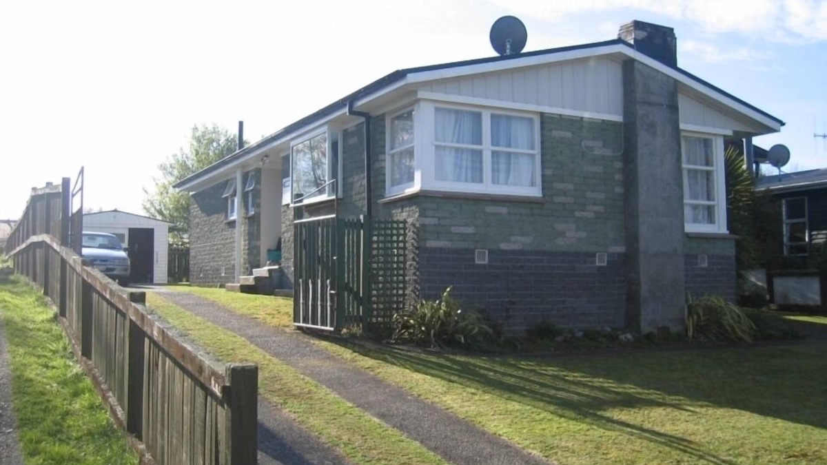 Turangi House | Honey Pot Pool Holiday Home Turangi