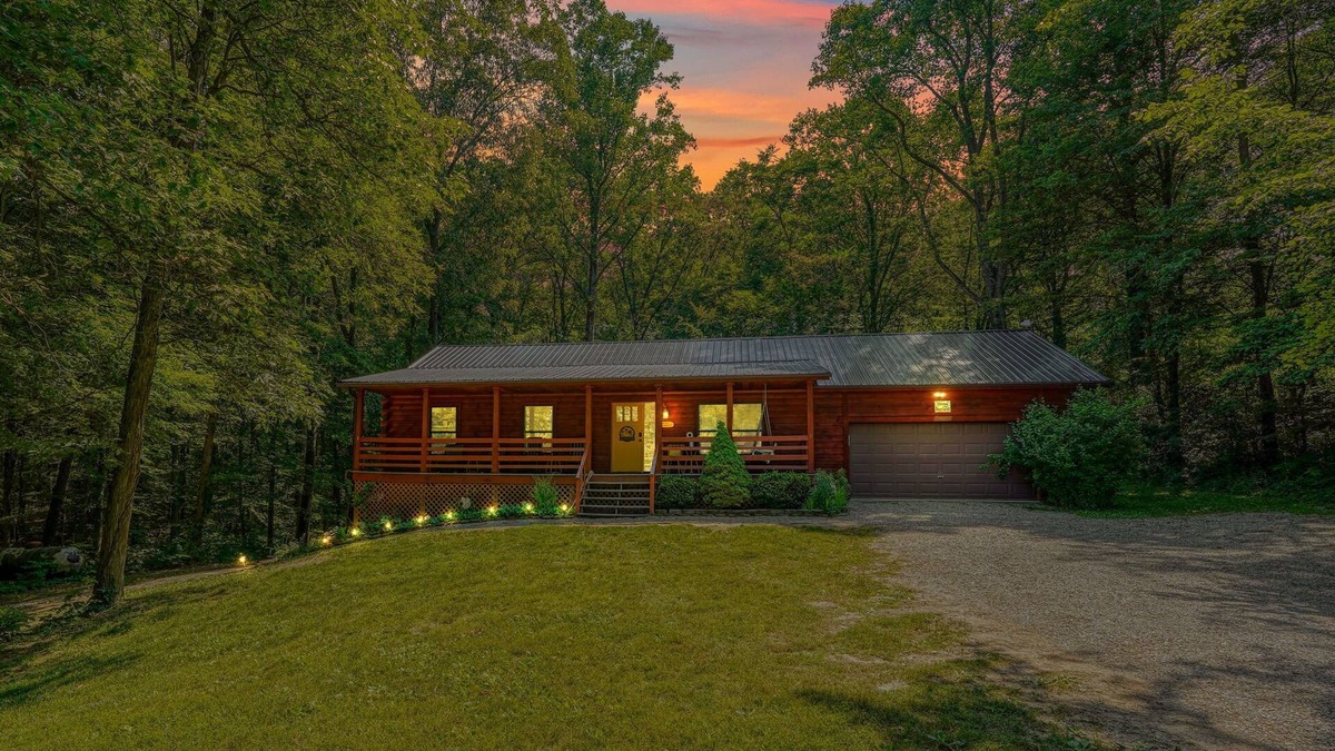Logan Cabin | Honeybee Hideaway | Hot-Tub, Game Rm, Pond
