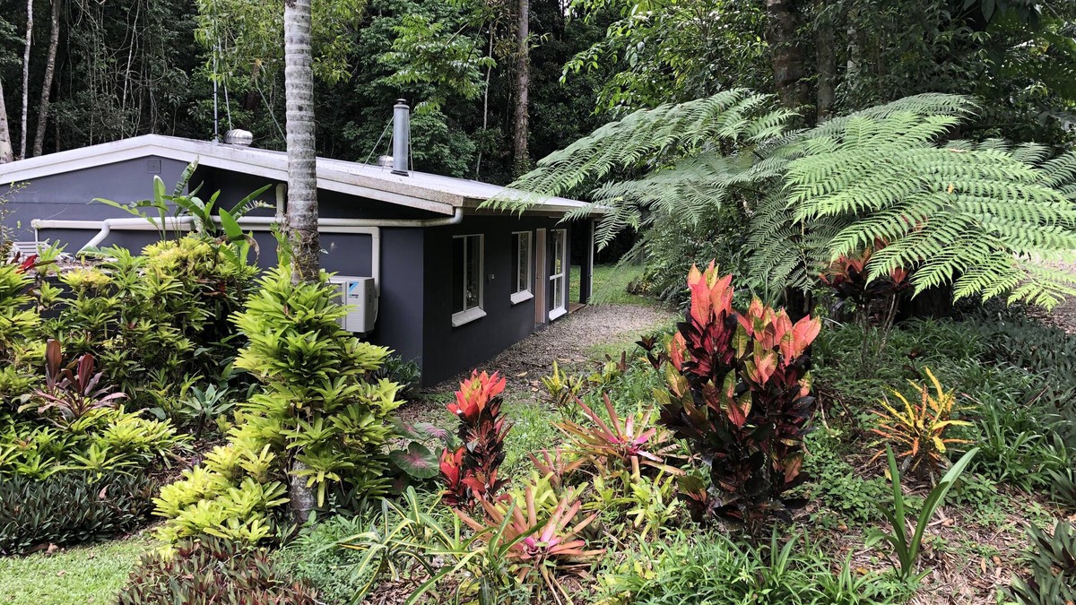Speewah House | Honeybee House - Tropical Retreat on Acreage