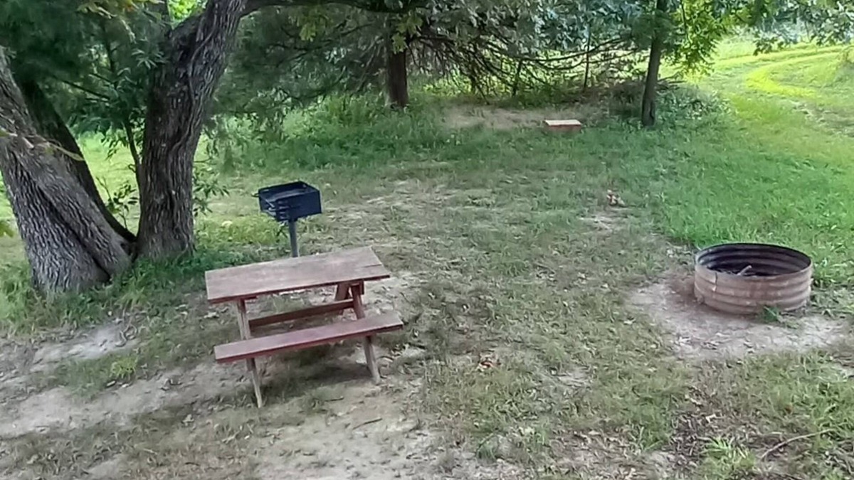 Elkland RV Rental | Honeyberry Hideout Campsite at B Berry Farms & Co.