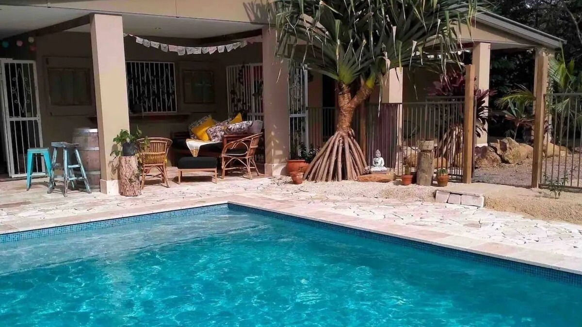 Wooyung House | Honeybird Hideaway. A private subtropical retreat