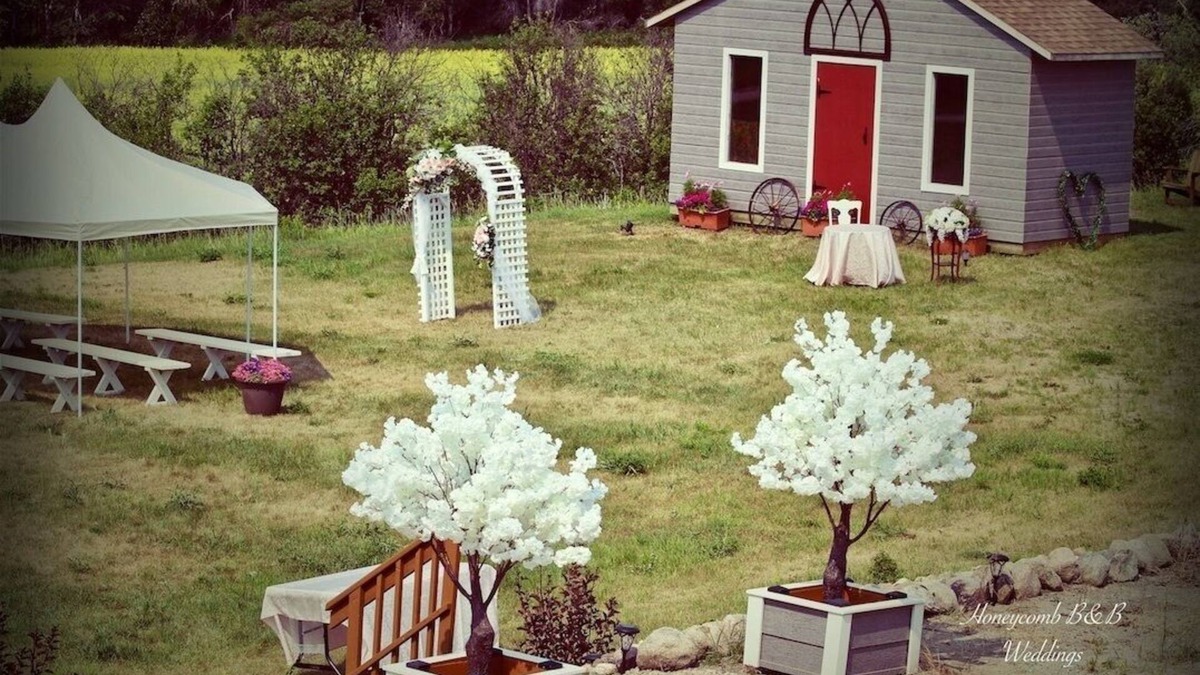 Onanole Bed & Breakfast | Honeycomb Bed & Breakfast