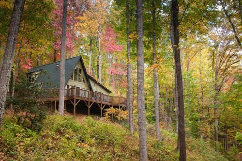 Fairview House | Honeycomb Hideaway by AvantStay Rustic Retreat