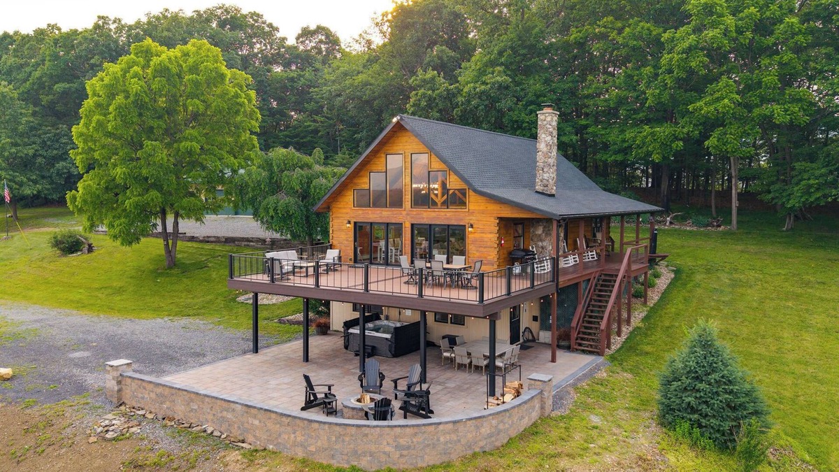 Mattawana Cabin | Honeygrove Hideaway. Your next Elite Vacation!