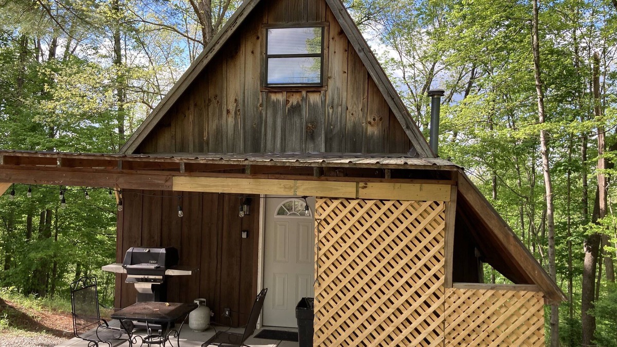 Farmers House | Honeymoon and relax near Cave Run Lake at the Musky Hideaway!!!